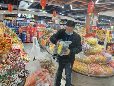 镇远县市场监督管理局开展春节期间食品安全集中整治